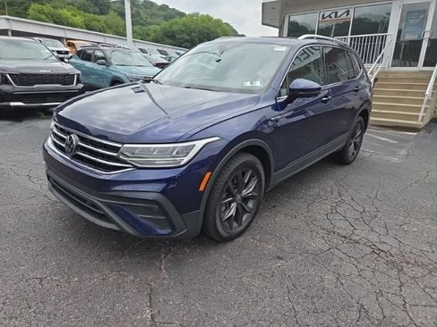 Used 2022 Volkswagen Tiguan SE w/ Panoramic Sunroof Package AWD/4WD image 3
