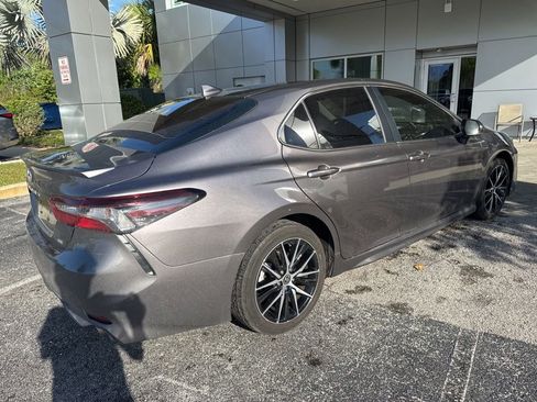 Used 2024 Toyota Camry SE FWD image 3