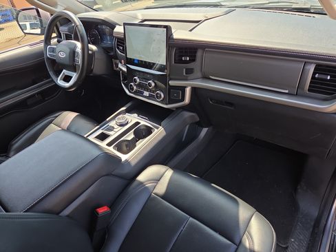 Certified 2024 Ford Expedition XLT RWD image 18