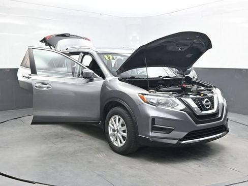 Used 2017 Nissan Rogue SV w/ SV Premium Package AWD/4WD image 42