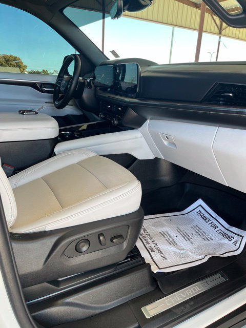Used 2025 Chevrolet Suburban Premier AWD/4WD image 14