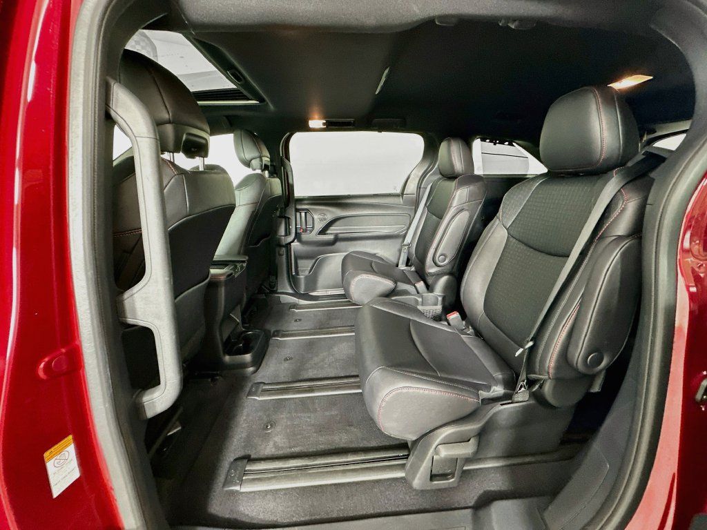 Used 2026 Toyota Sienna XSE FWD image 25