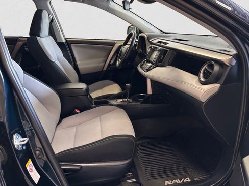 Used 2018 Toyota RAV4 XLE AWD/4WD image 16