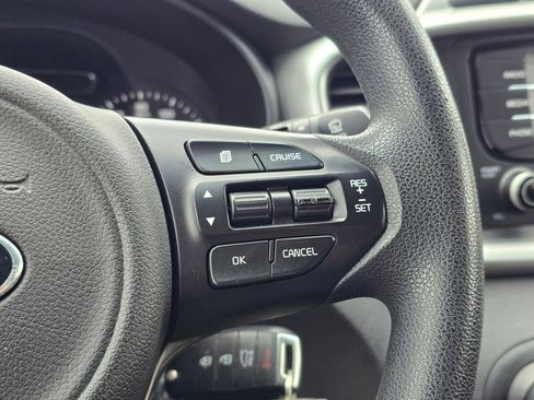 Used 2017 Kia Sorento LX image 37