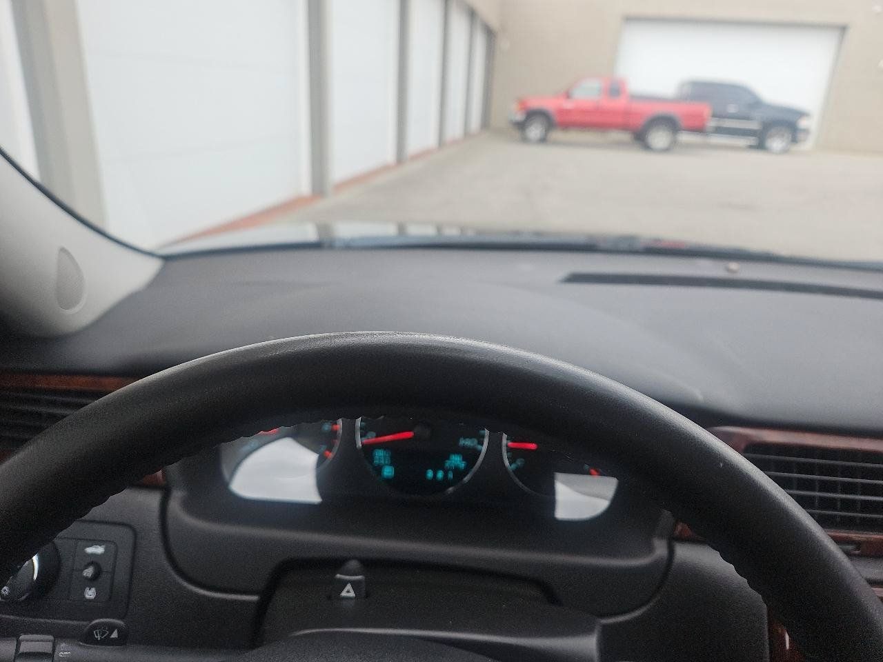 Used 2010 Chevrolet Impala LT w/ Convenience Package FWD image 29