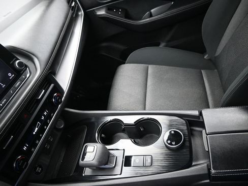 Used 2024 Nissan Rogue SV image 21