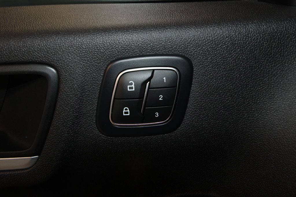 Used 2026 Ford Escape SE w/ PHEV Premium Package FWD image 9
