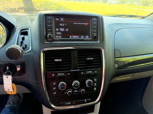 Used 2018 Dodge Grand Caravan SE FWD image 14
