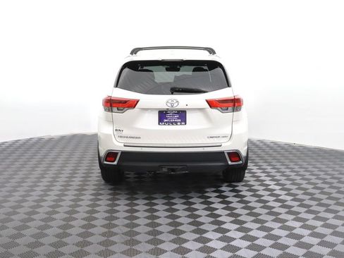 Used 2018 Toyota Highlander Limited Platinum AWD/4WD image 8