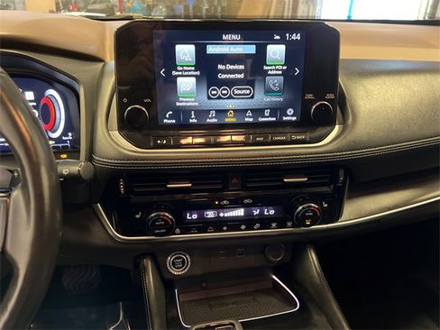 Used 2021 Nissan Rogue Platinum image 25