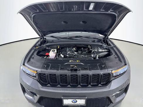 Used 2023 Jeep Grand Cherokee Limited w/ Black Appearance Package image 30