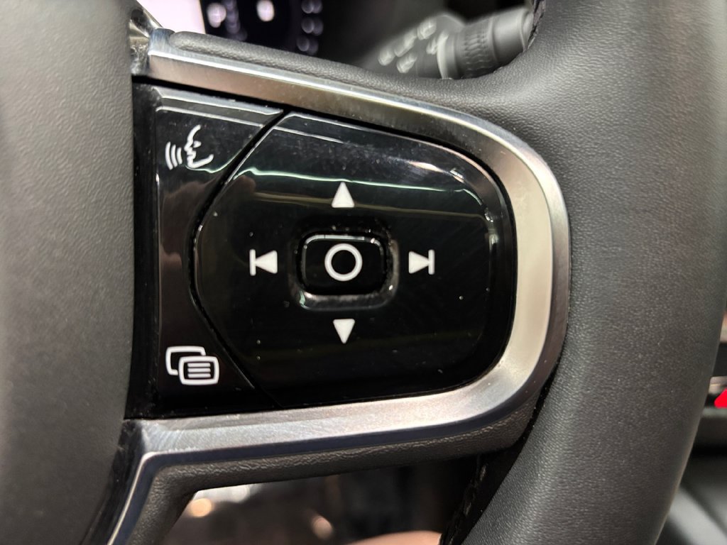 Certified 2024 Volvo XC60 B5 Ultimate w/ Protection Package Premier AWD/4WD image 27