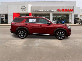 New 2026 Nissan Pathfinder Platinum w/ Cargo Package FWD video 2