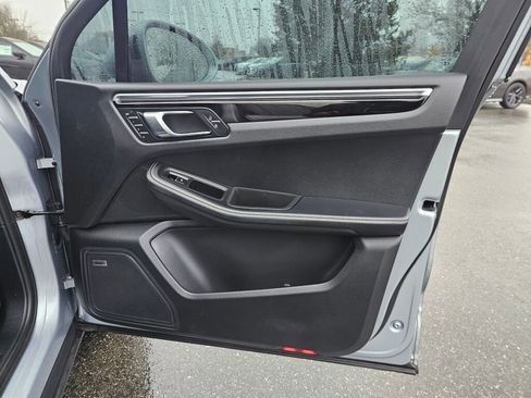 Used 2023 Porsche Macan image 10