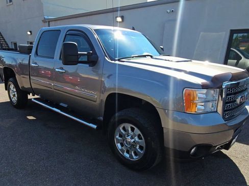 Used 2014 GMC Sierra 2500 Denali image 2