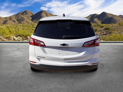 Certified 2021 Chevrolet Equinox LS w/ LS Convenience Package FWD image 4