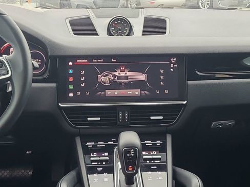 Used 2022 Porsche Cayenne Coupe image 24