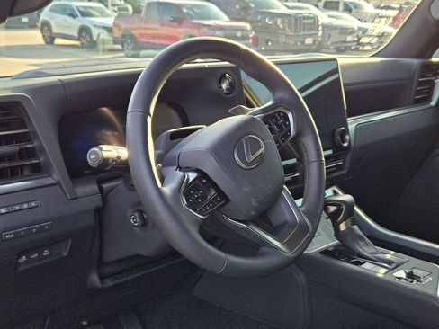 Used 2025 Lexus GX 550 w/ Accessory Package (2T) AWD/4WD image 9