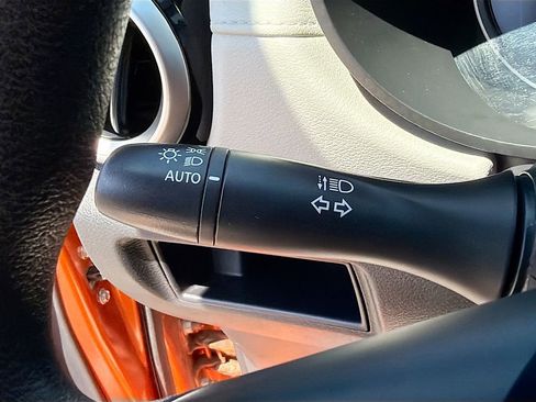 Used 2022 Nissan Versa SV image 20