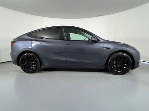 Used 2022 Tesla Model Y Long Range AWD/4WD image 8