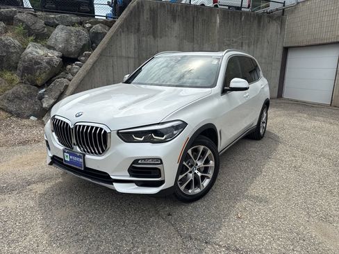 Used 2019 BMW X5 xDrive40i w/ Premium Package 2 AWD/4WD image 2