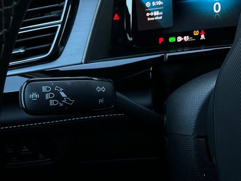 Used 2025 Volkswagen Atlas Cross Sport SE image 37