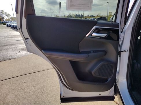 Used 2023 Mitsubishi Outlander ES image 20