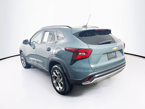 Used 2025 Chevrolet Trax LT FWD image 5