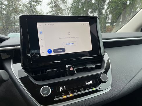 Used 2025 Toyota Corolla LE image 21