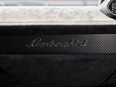 Used 2023 Lamborghini Huracan Sterrato image 48