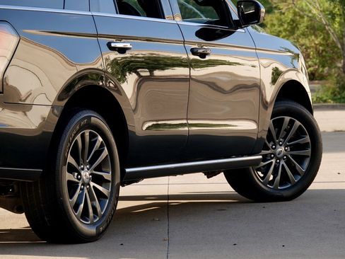 Used 2020 Ford Expedition Limited image 34