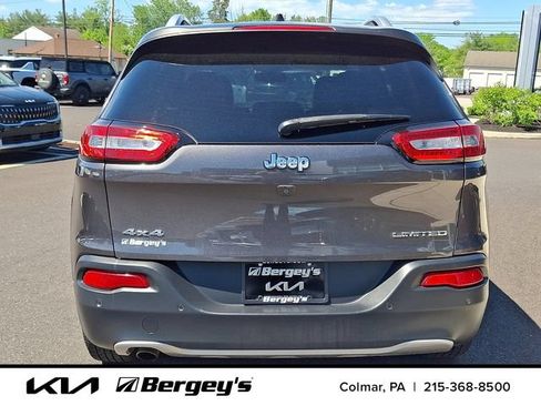 Used 2018 Jeep Cherokee Limited AWD/4WD image 6