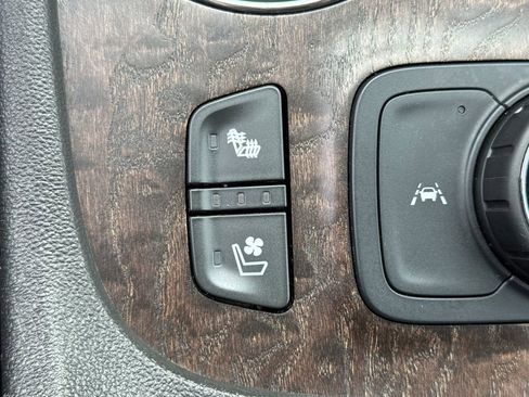 Used 2023 GMC Acadia Denali w/ Denali Ultimate Package image 16