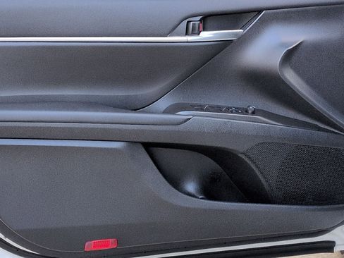 Used 2024 Toyota Camry SE image 10