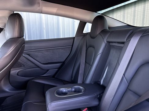 Used 2018 Tesla Model 3 Long Range image 33