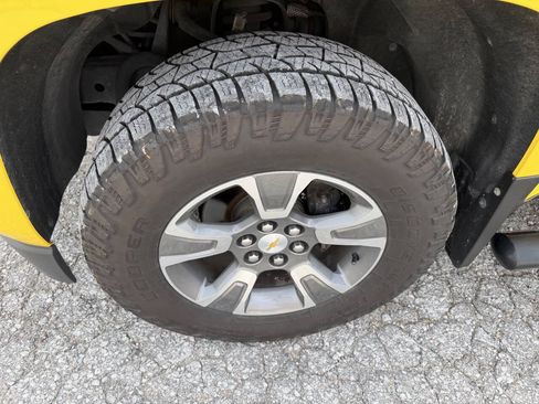 Used 2015 Chevrolet Colorado Z71 AWD/4WD image 11