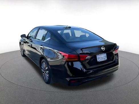 Used 2025 Nissan Altima 2.5 SV image 11