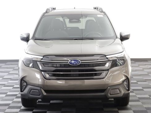 Used 2025 Subaru Forester Premium AWD/4WD image 22