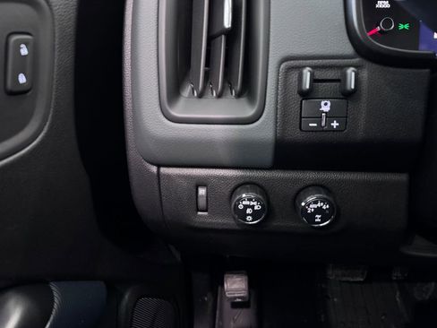 Used 2021 Chevrolet Colorado Z71 w/ Z71 Midnight Edition image 24