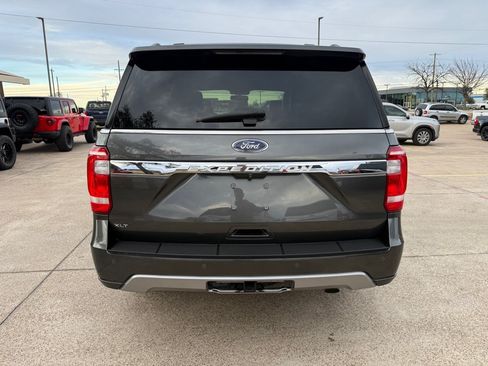 Used 2018 Ford Expedition XLT w/ Equipment Group 202A RWD image 6