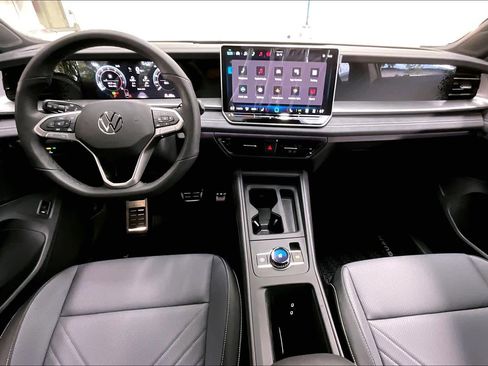 New 2026 Volkswagen Tiguan SE R-Line image 7