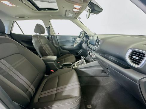 Used 2025 Hyundai Venue SEL image 31