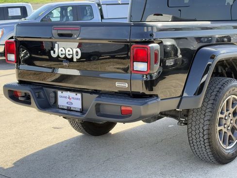 Used 2023 Jeep Gladiator Overland image 8