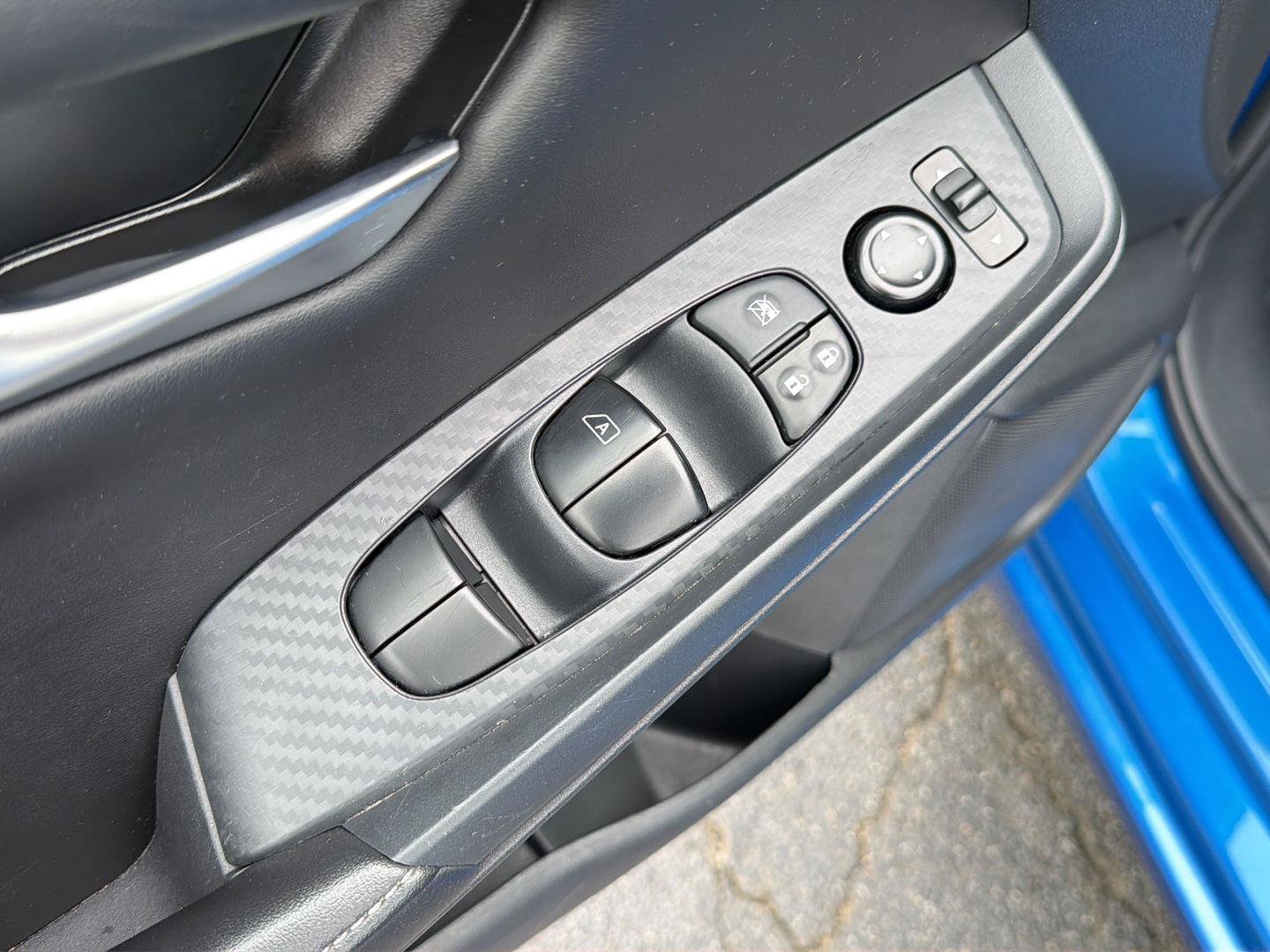 Used 2025 Nissan Sentra SV FWD image 31