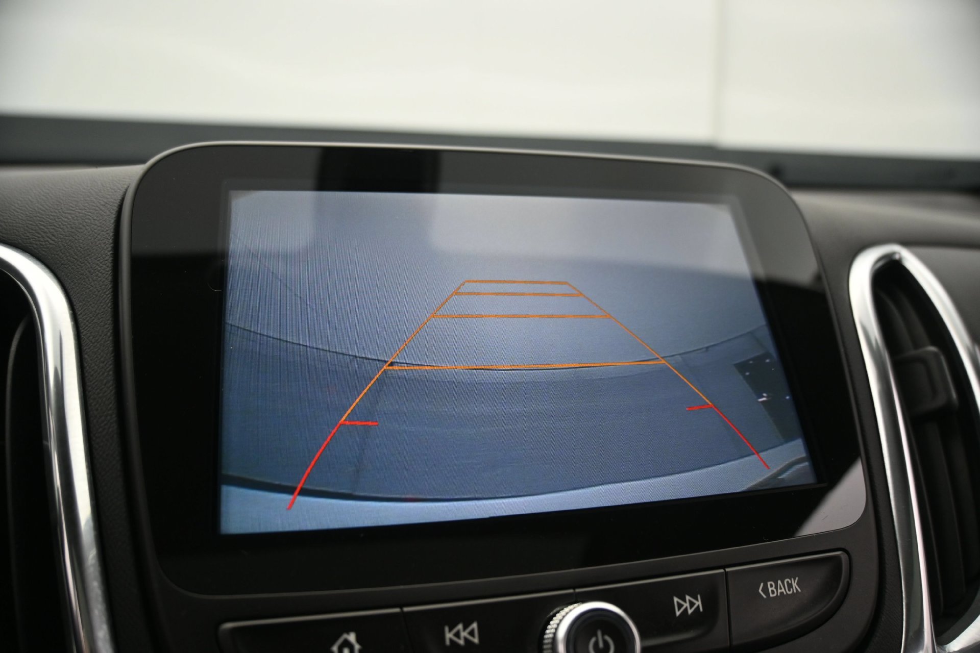 Used 2018 Chevrolet Equinox LT w/ Sun & Infotainment Package FWD image 26