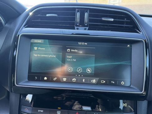 Used 2020 Jaguar F-PACE Premium image 32