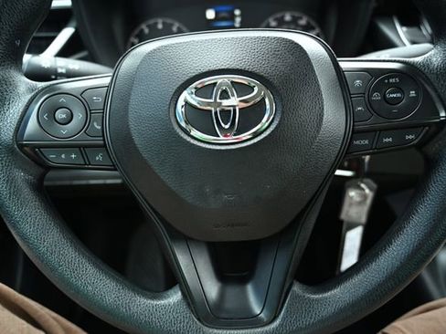 Used 2023 Toyota Corolla LE image 31