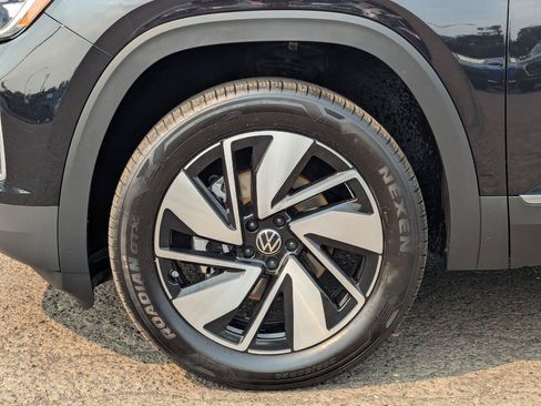 Used 2024 Volkswagen Atlas SEL AWD/4WD image 44