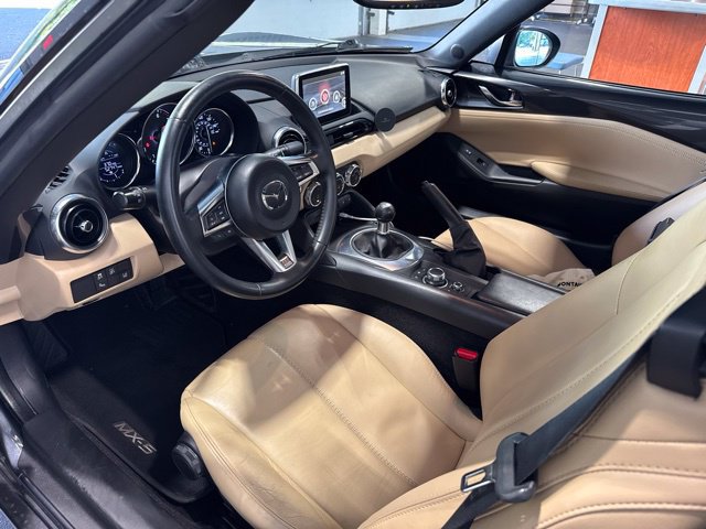 Used 2016 MAZDA MX-5 Miata Grand Touring RWD image 2