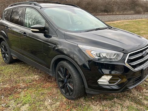 Used 2017 Ford Escape Titanium w/ Canadian Touring Package FWD image 3